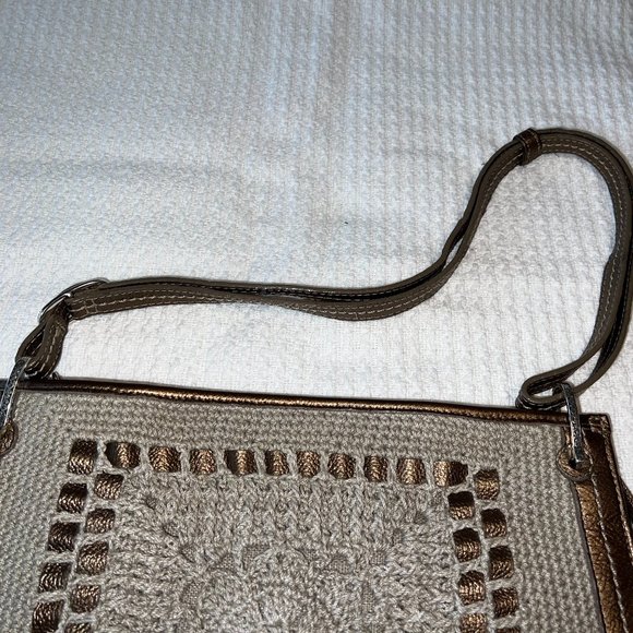 BRIGHTON PEWTER HAND CROCHETED SHOULDER BAG - Picture 4 of 16